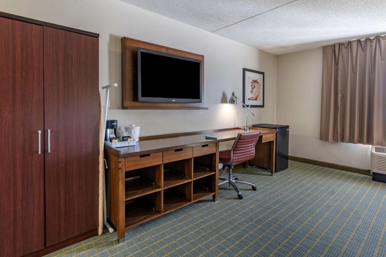 Quality Inn Lexington -Horse Park Экстерьер фото